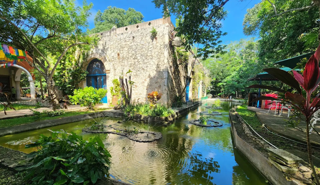 chichen itza cenote slider