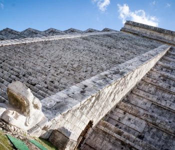 945 diag view chichen itza head